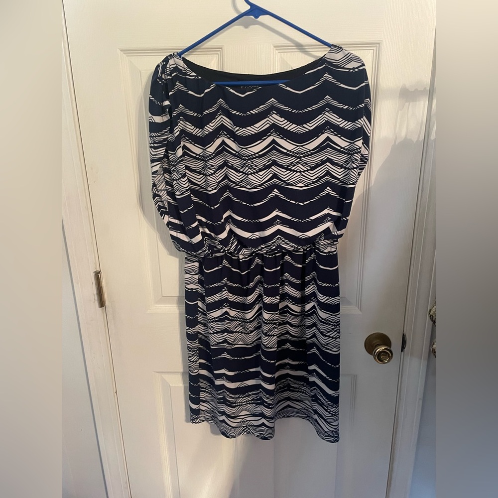 Enfocus dress. Navy blue and white wavy patterns. - Picture 3 of 3